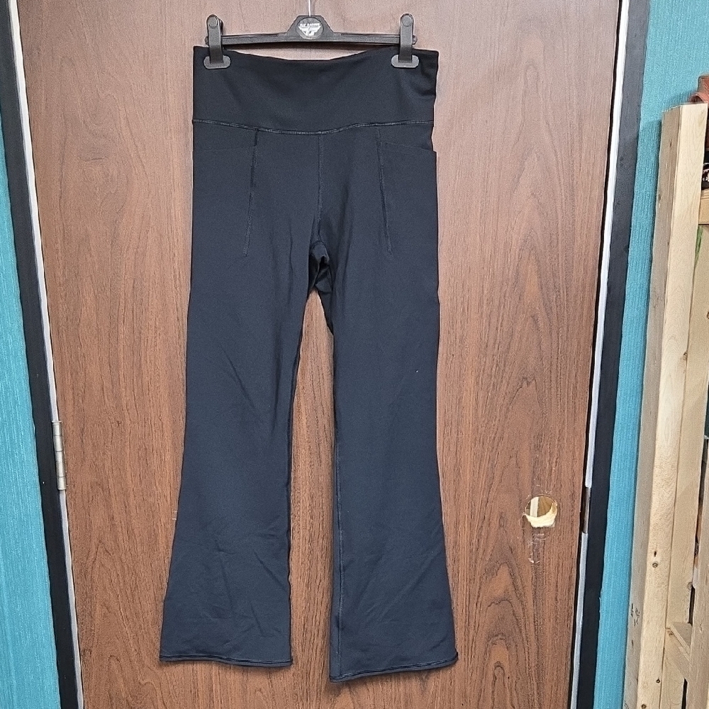 GAP Size M Black High Rise Flare Yoga Leggings